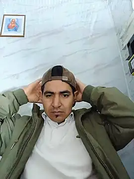 Snapshot of latino17 chatting on 11/18/25, 06:50 latino17 online show from 11/18/25, 06:50