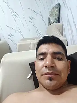 Snapshot of latino17 chatting on 03/03/26, 03:13 latino17 online show from 03/03/26, 03:13