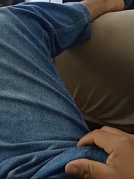 Snapshot of latino17 chatting on 11/15/25, 07:18 latino17 online show from 11/15/25, 07:18