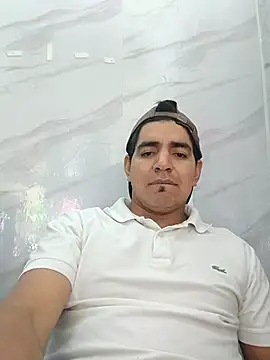 Snapshot of latino17 chatting on 11/29/25, 06:02 latino17 online show from 11/29/25, 06:02