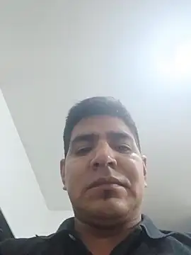 Snapshot of latino17 chatting on 11/15/25, 05:55 latino17 online show from 11/15/25, 05:55