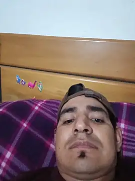 Snapshot of latino17 chatting on 12/05/25, 06:34 latino17 online show from 12/05/25, 06:34