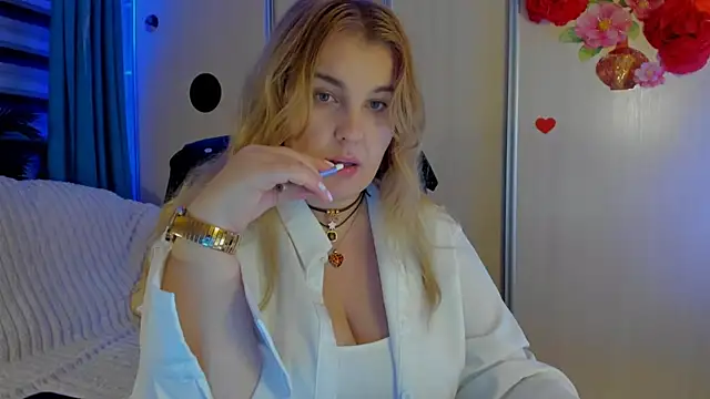 CoraSwon online show from 11/25/25, 07:36