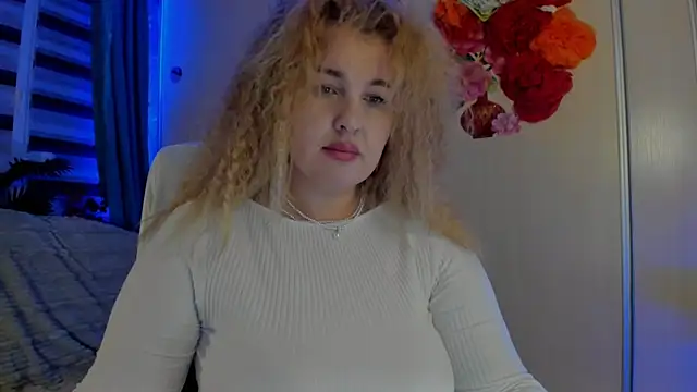 CoraSwon online show from 11/06/25, 10:58