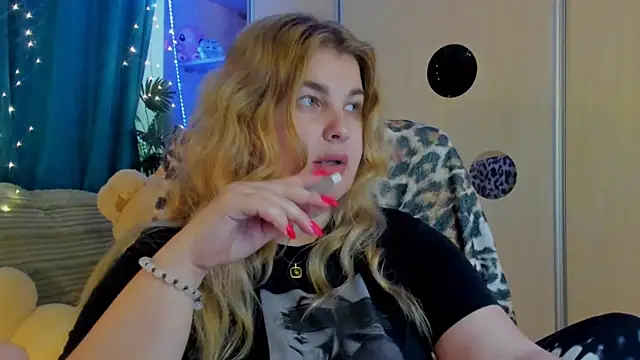 CoraSwon online show from 03/24/26, 06:46