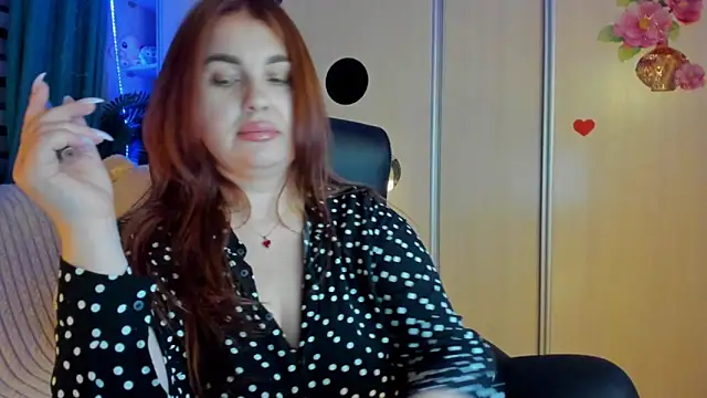 CoraSwon online show from 04/16/26, 05:14