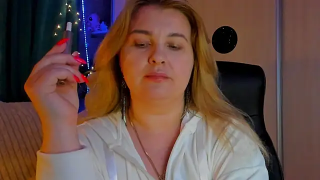 CoraSwon online show from 03/21/26, 04:44