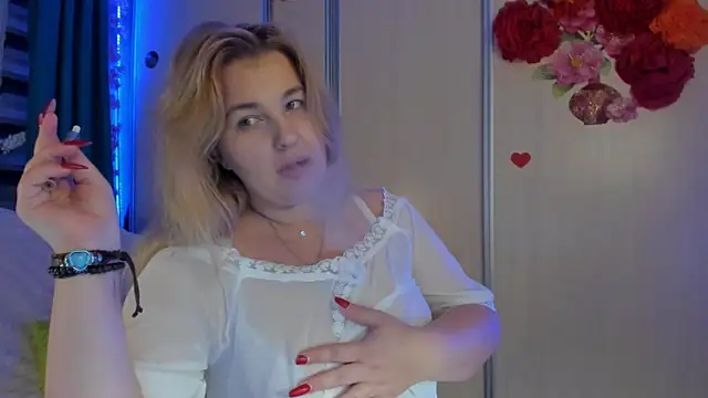 CoraSwon online show from 10/08/25, 07:03