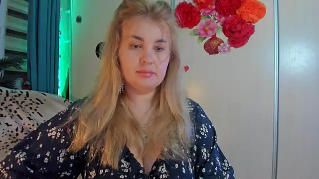 CoraSwon online show from 10/25/25, 09:15