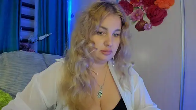 CoraSwon online show from 10/01/25, 05:39