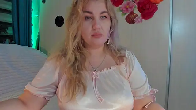 CoraSwon online show from 10/23/25, 10:30