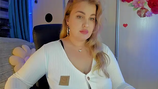 CoraSwon online show from 12/05/25, 04:38