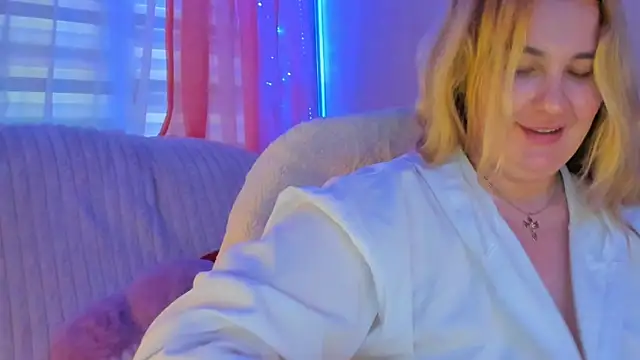 CoraSwon online show from 03/17/25, 02:45