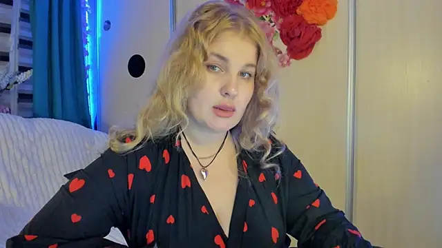 CoraSwon online show from 10/10/25, 06:42