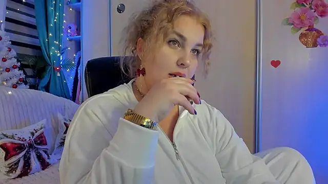 CoraSwon online show from 12/19/25, 06:54