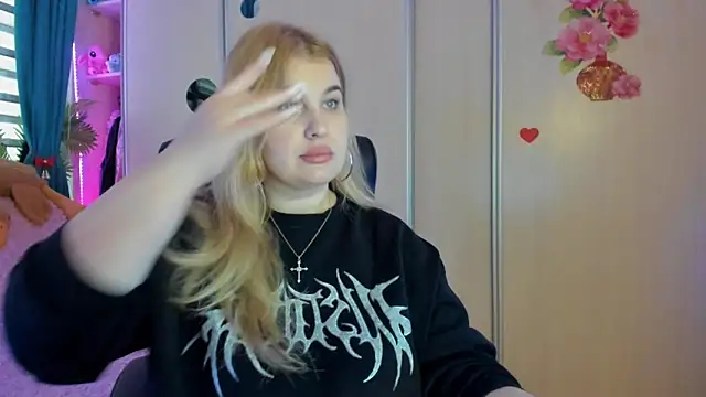 Snapshot of CoraSwon chatting on 02/19/26, 07:05 CoraSwon online show from 02/19/26, 07:05