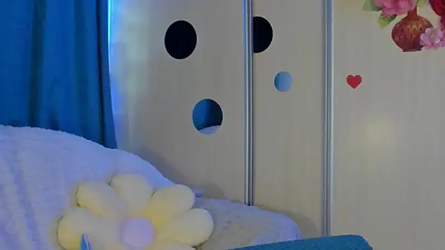 CoraSwon online show from 09/24/25, 06:20