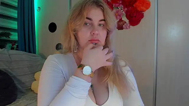 CoraSwon online show from 10/27/25, 11:27