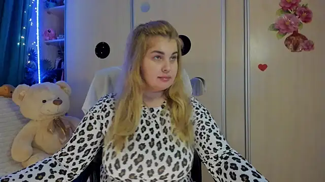 Snapshot of CoraSwon chatting on 03/02/26, 05:42 CoraSwon online show from 03/02/26, 05:42