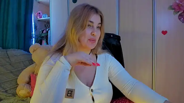 CoraSwon online show from 03/06/26, 12:22