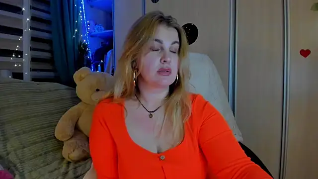 CoraSwon online show from 03/24/26, 06:52