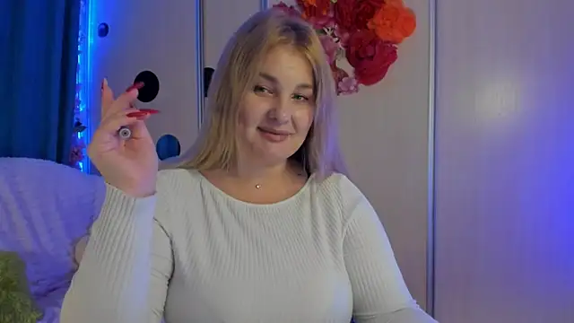 CoraSwon online show from 09/22/25, 06:14