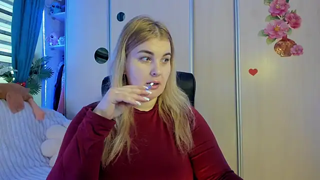 Snapshot of CoraSwon chatting on 02/17/26, 07:27 CoraSwon online show from 02/17/26, 07:27