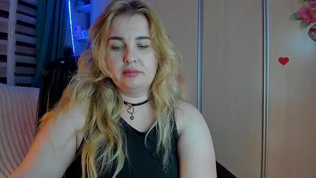 CoraSwon online show from 03/29/26, 04:41