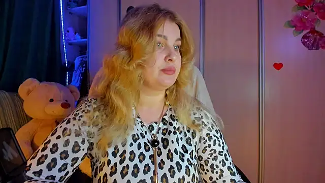 CoraSwon online show from 03/19/26, 03:01