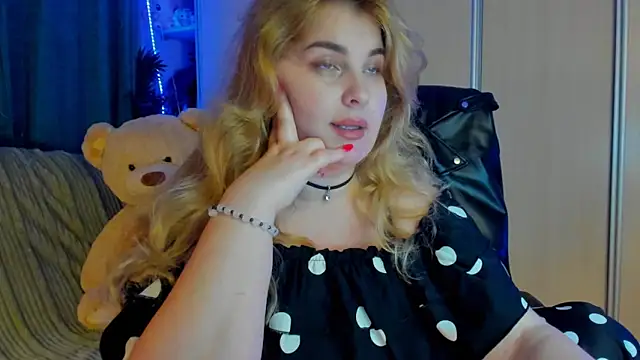 CoraSwon online show from 03/28/26, 06:31