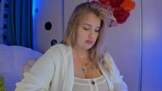 CoraSwon online show from 10/03/25, 09:27