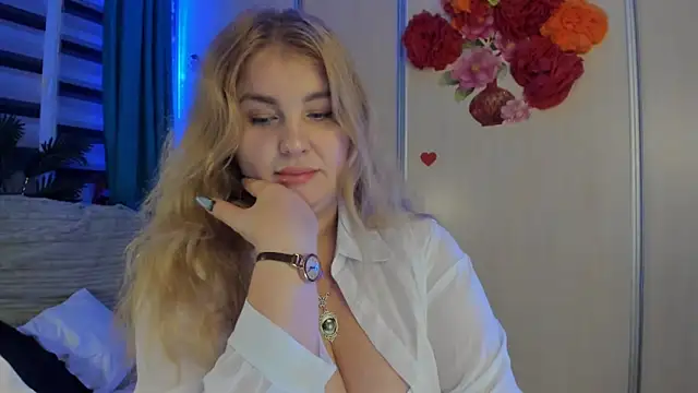 CoraSwon online show from 10/18/25, 09:39