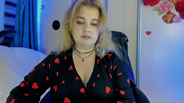 CoraSwon online show from 11/15/25, 04:11