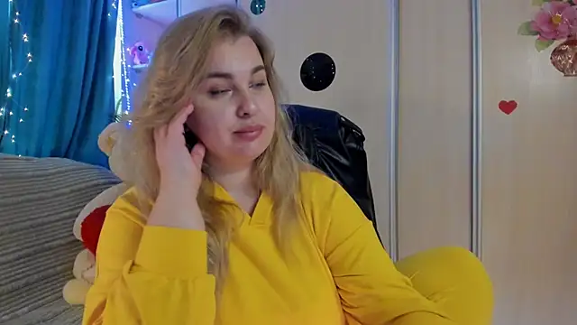 CoraSwon online show from 03/10/26, 02:32