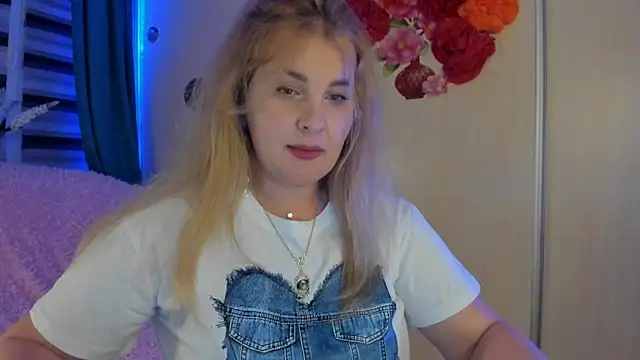 CoraSwon online show from 09/28/25, 04:47