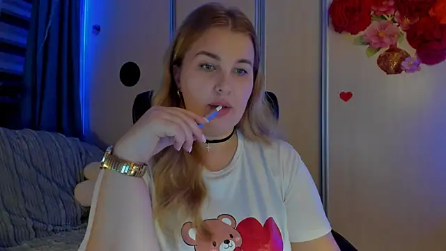 CoraSwon online show from 11/17/25, 05:50