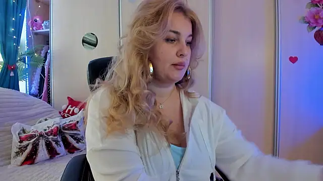 Snapshot of CoraSwon chatting on 01/10/26, 11:16 CoraSwon online show from 01/10/26, 11:16