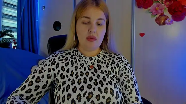 CoraSwon online show from 11/23/25, 12:26