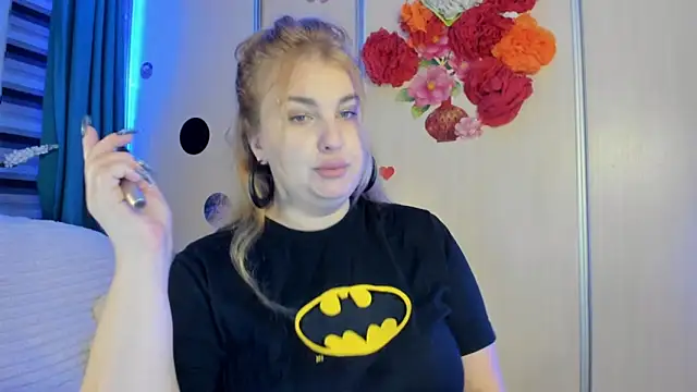 CoraSwon online show from 10/15/25, 08:39