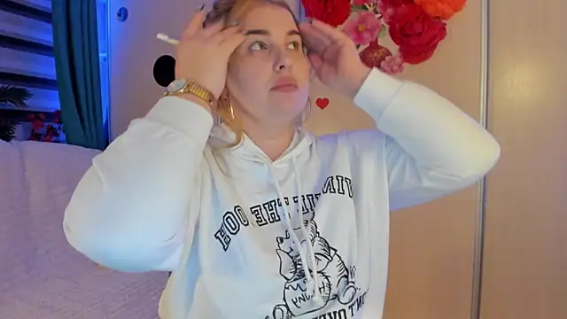 CoraSwon online show from 10/29/25, 11:36