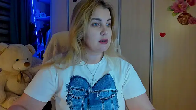 CoraSwon online show from 03/25/26, 07:24