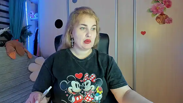 Snapshot of CoraSwon chatting on 02/15/26, 03:44 CoraSwon online show from 02/15/26, 03:44