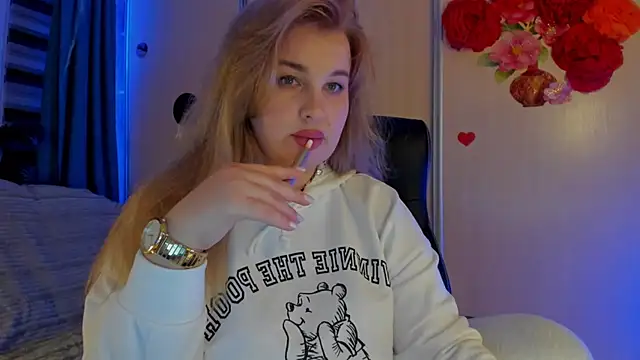 CoraSwon online show from 11/12/25, 04:55