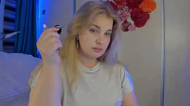 CoraSwon online show from 10/14/25, 05:46