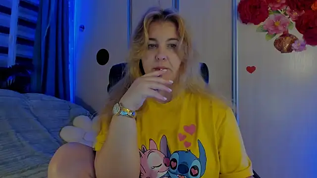 CoraSwon online show from 11/11/25, 01:22