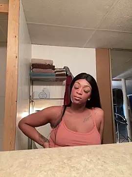 Snapshot of KLoveeee chatting on 10/27/25, 07:15 KLoveeee online show from 10/27/25, 07:15