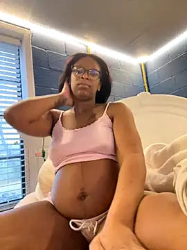 KLoveeee online show from 11/29/25, 09:48