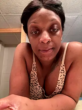 KLoveeee online show from 11/23/25, 07:07