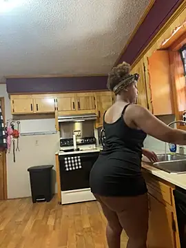 Snapshot of KLoveeee chatting on 03/12/25, 05:38 KLoveeee online show from 03/12/25, 05:38