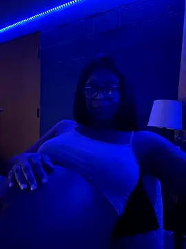 KLoveeee online show from 11/27/25, 01:39